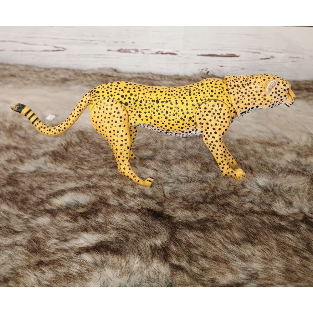 Vintage Collectible Hand-Painted‎ Cheetah Figurine Safari Wildlife Sculpture